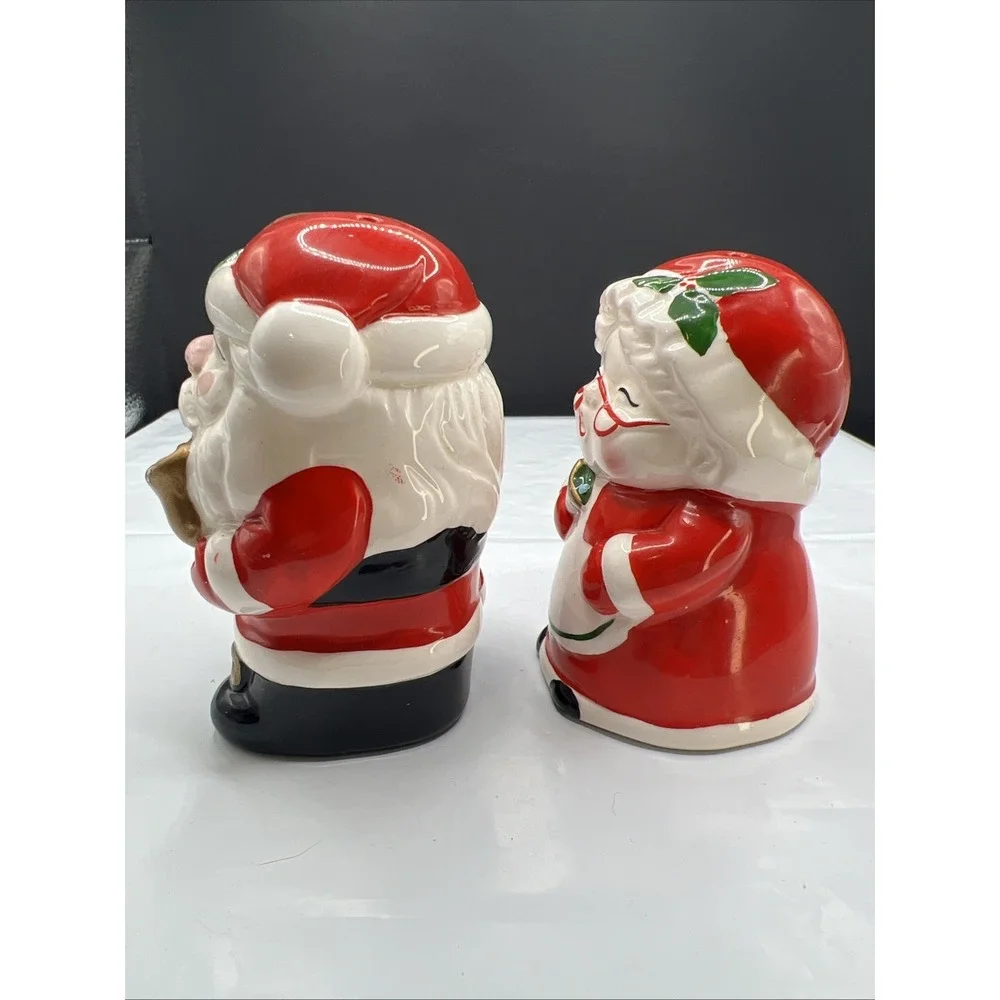 Vintage  Christmas Ceramic Kissing Santa and Mrs. Claus Salt and Pepper Shakers
